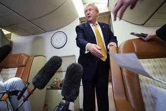 トランプ政権、米紙記者に召喚状　異例圧力、大統領専用機報道巡り
