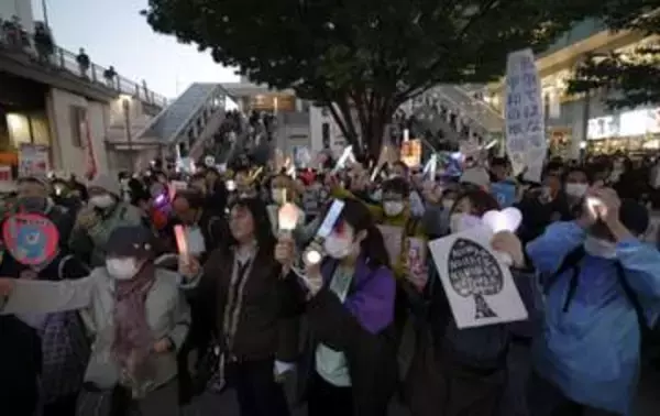 憲法9条堅持、声を形に　新宿駅前で署名集め