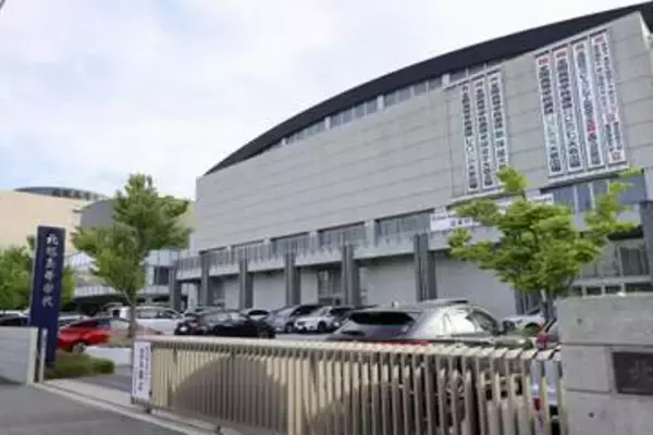 「大好きな部員でした」　バス事故で死亡、顧問声詰まらせ