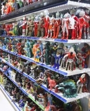 製薬工場内にフィギュア館　三重、4万点コレクション