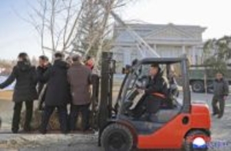 正恩氏、ロシア派兵記念館で植樹　平壌に建設中、戦死者弔う