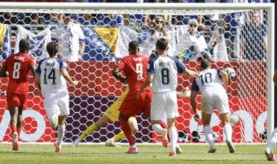 カナダはボスニアと分ける　サッカーW杯第2日