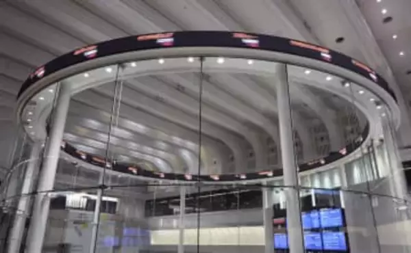 東証大幅続伸、895円高　AI関連銘柄が上昇