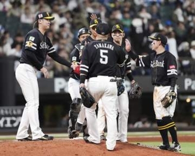 杉山、ベンチ殴打し左手骨折　ソフトバンクの抑え、登録外れる