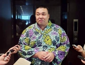 綱とりへ霧島「楽しくいきたい」　先場所に続き挑戦