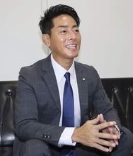 福岡市長選に市議と講師　立候補計3人に