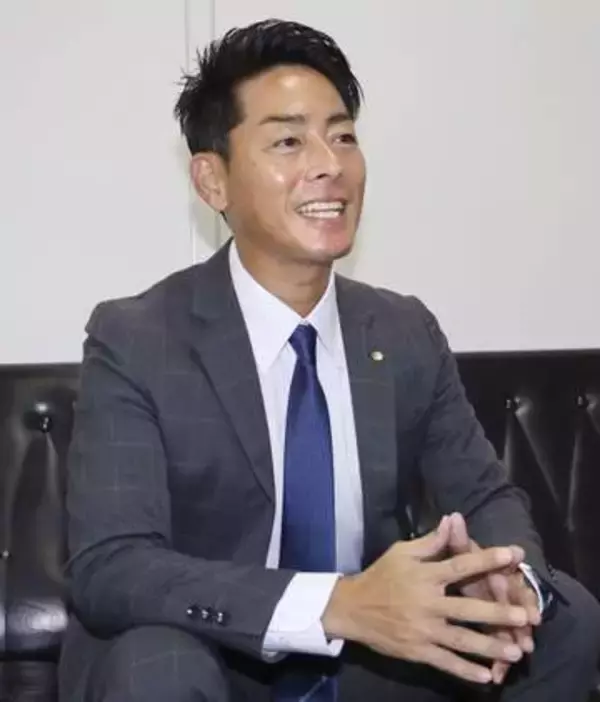 福岡市長選に市議と講師　立候補計3人に