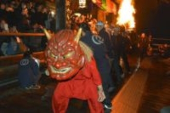 火祭り、大和路に春　奈良・長谷寺「だだおし」