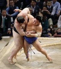 藤ノ川に「私もファン」と理事長　真っ向勝負で魅了、飲みっぷりも