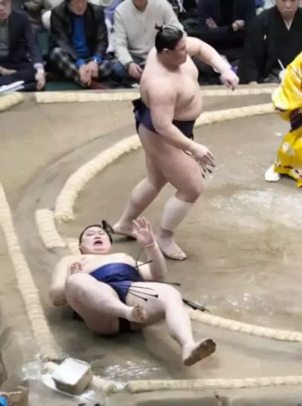 大の里、両大関が初黒星　豊昇龍3勝目、義ノ富士連続金星