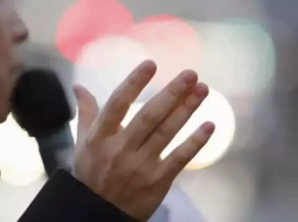 夫婦別姓47％、通称拡大43％　定数削減に反対52％