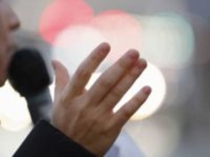 夫婦別姓47％、通称拡大43％　定数削減に反対52％