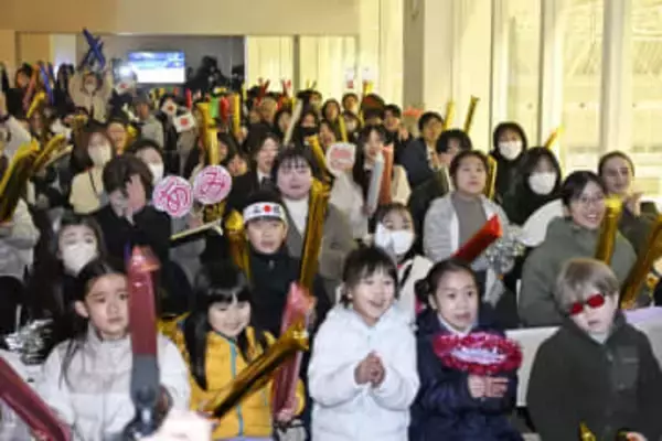 演技後の坂本と中井、それぞれ涙　現地やPV「素晴らしい」