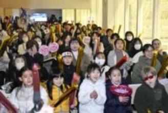 演技後の坂本と中井、それぞれ涙　現地やPV「素晴らしい」