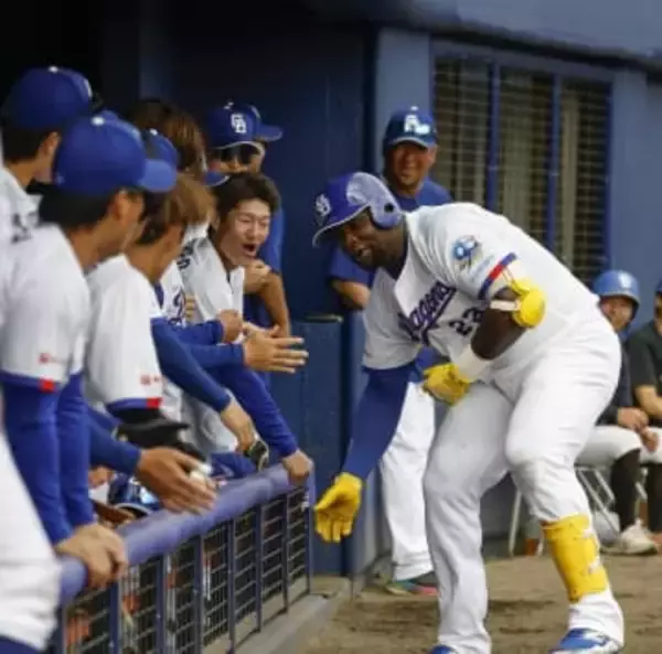 中8―0ロ（23日）　サノー、鵜飼ら一発攻勢