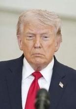 米艦船、ホルムズ海峡通過　トランプ氏「一掃始める」