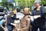 「少女像周辺の防護柵撤去　韓国、慰安婦問題象徴」の画像1