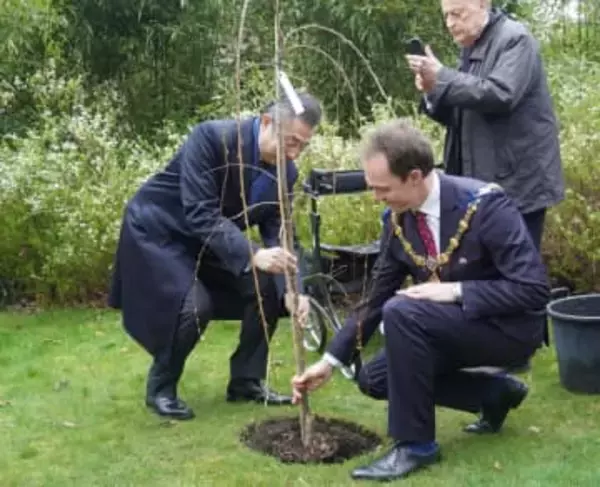 ロンドンで東日本大震災追悼式典　福島県人会、中心部の日本庭園で