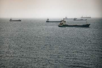 ホルムズ海峡に臨時脱出回廊　船舶足止めでオマーン