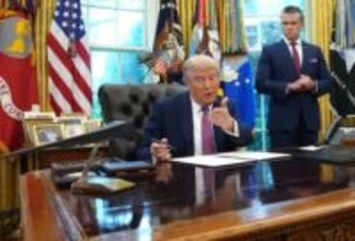 米大統領、国防長官を擁護　「麻薬運搬船」殺害命令巡り