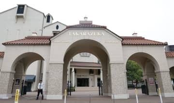 ファン会チケット転売、適正化へ　宝塚歌劇団、上乗せに歯止め