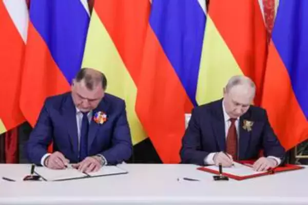 ロシアと同盟協力深化条約に署名　南オセチア「統合に一歩」と表明