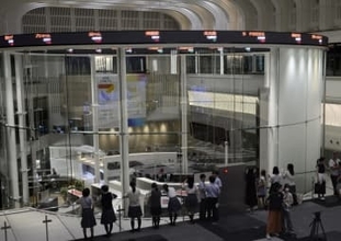 東証反発、終値は4万9507円　半導体関連株が買われる