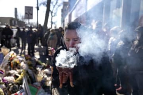 米政権と知事、対話継続で合意　射殺事件の緊張緩和模索