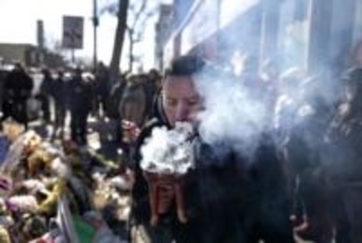 米政権と知事、対話継続で合意　射殺事件の緊張緩和模索