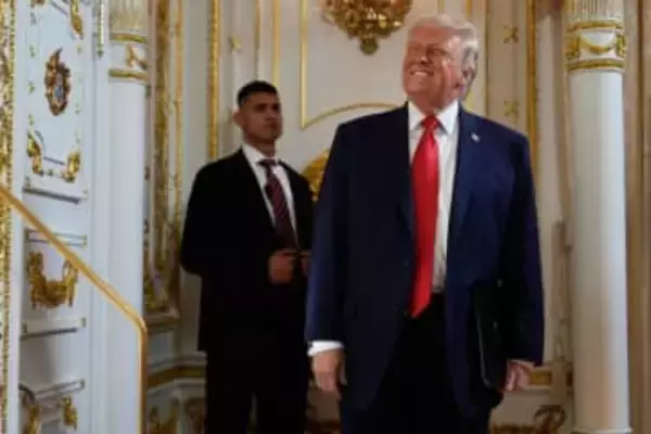 トランプ大通り「光栄」　米大統領、改名式出席