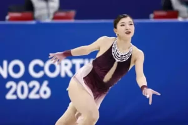 坂本花織「銀」、連続表彰台　フィギュア、中井亜美が「銅」