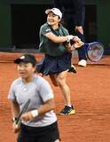 「女子ダブルス、青山組が準決勝へ　全仏テニス第11日」の画像1