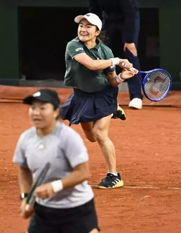 女子ダブルス、青山組が準決勝へ　全仏テニス第11日