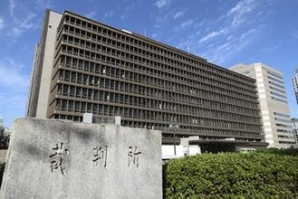 会社役員刺殺、拘禁刑22年　車に乗せ高速道路で放火