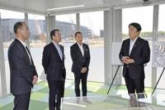 経産相、インフラ支援の拡充検討　北海道・千歳のラピダス工場視察