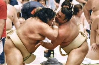 大関復帰の霧島が申し合い再開　夏場所に向け若手と13番