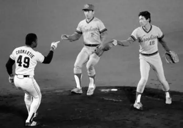 ＜あのころ＞投手に詰め寄るクロマティ　40年前の4月18日