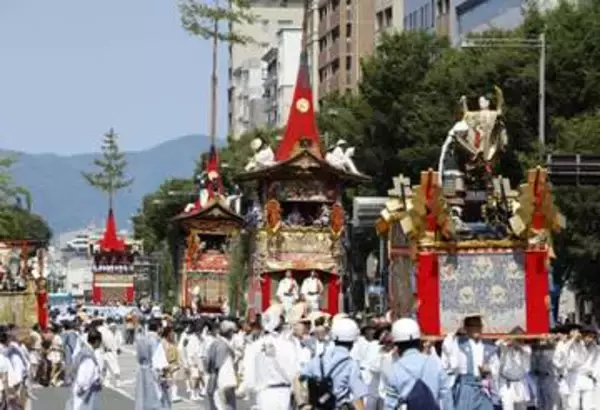 古都彩る後祭の山鉾巡行　京都・祇園祭