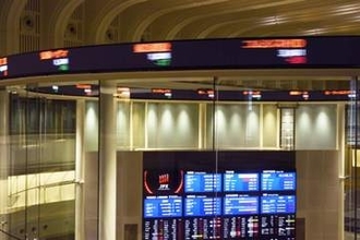 東証、午前終値は6万3333円　円高影響、輸出銘柄下げ