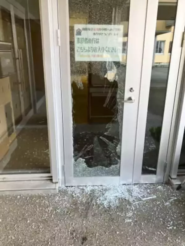 クマ、山形の小学校でガラス割る　臨時休校も、東北で被害相次ぐ