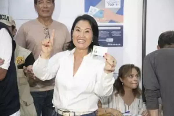 ペルー、フジモリ氏出口調査首位　大統領選、過半数に届かず決選へ