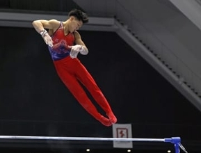 角皆が鉄棒初V、橋本無冠　体操の全日本種目別選手権