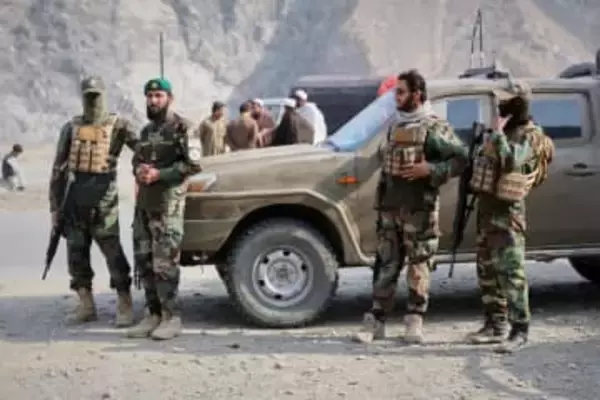 空爆の死者、双方で329人に　パキスタン国防相「全面戦争だ」