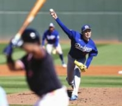 佐々木、満塁本塁打浴びる　今井はダッシュで調整