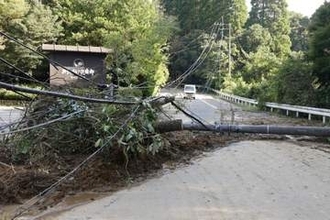 大雨響き停電1万軒超、長期化も　土砂崩れで作業遅れ、千葉