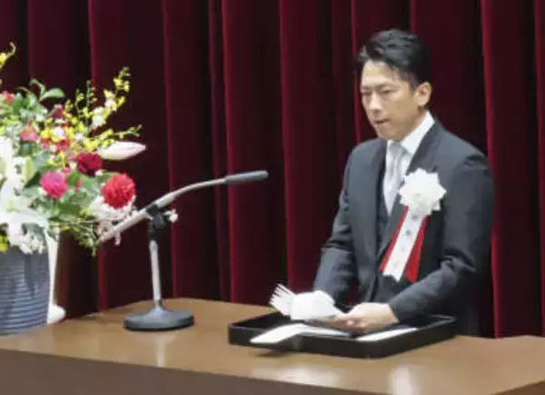 小泉氏、防衛医大卒業生を激励　「自衛隊に不可欠な存在」