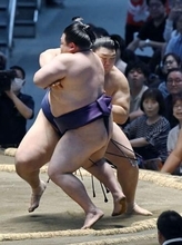 大の里2勝目、霧島は初黒星　豊昇龍4勝目、琴桜2敗