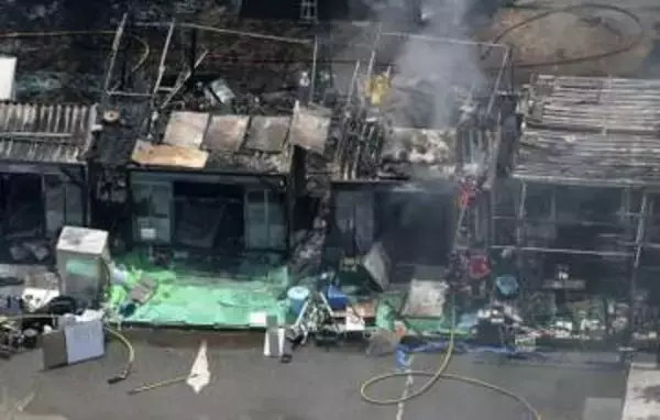 陸自朝霞駐屯地で火災　ごみ集積場から黒煙