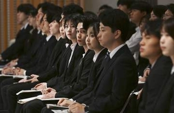 主要企業が内定式　27年春卒、売り手市場続く