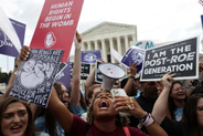 米最高裁、中絶の権利「認めず」　女性の権利後退、社会の分断必至